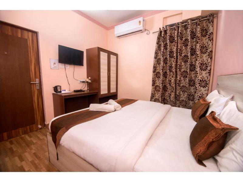 Hotel Bleue Mont Waranasi Zewnętrze zdjęcie
