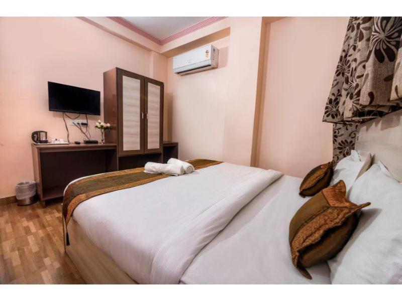 Hotel Bleue Mont Waranasi Zewnętrze zdjęcie