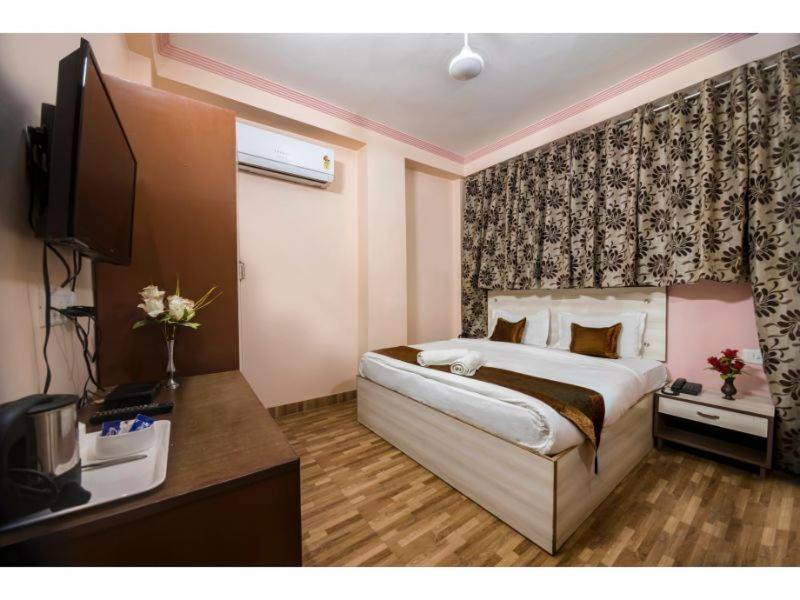 Hotel Bleue Mont Waranasi Zewnętrze zdjęcie