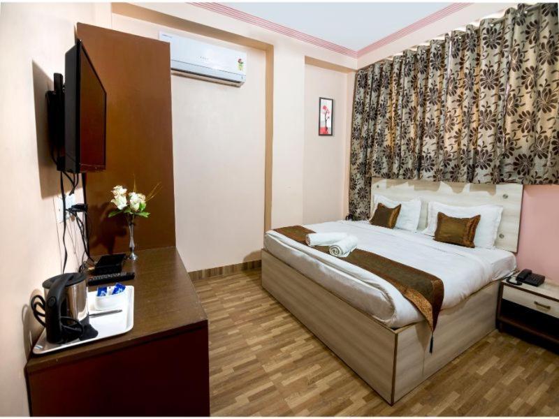 Hotel Bleue Mont Waranasi Zewnętrze zdjęcie