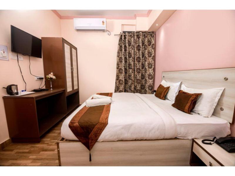 Hotel Bleue Mont Waranasi Zewnętrze zdjęcie